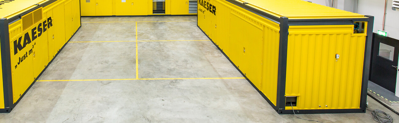 Tri kontajnerové kompresorové stanice od spoločnosti Kaeser Kompressoren v Linzi.